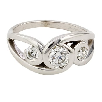 18ct white gold Diamond 3 stone Ring size N